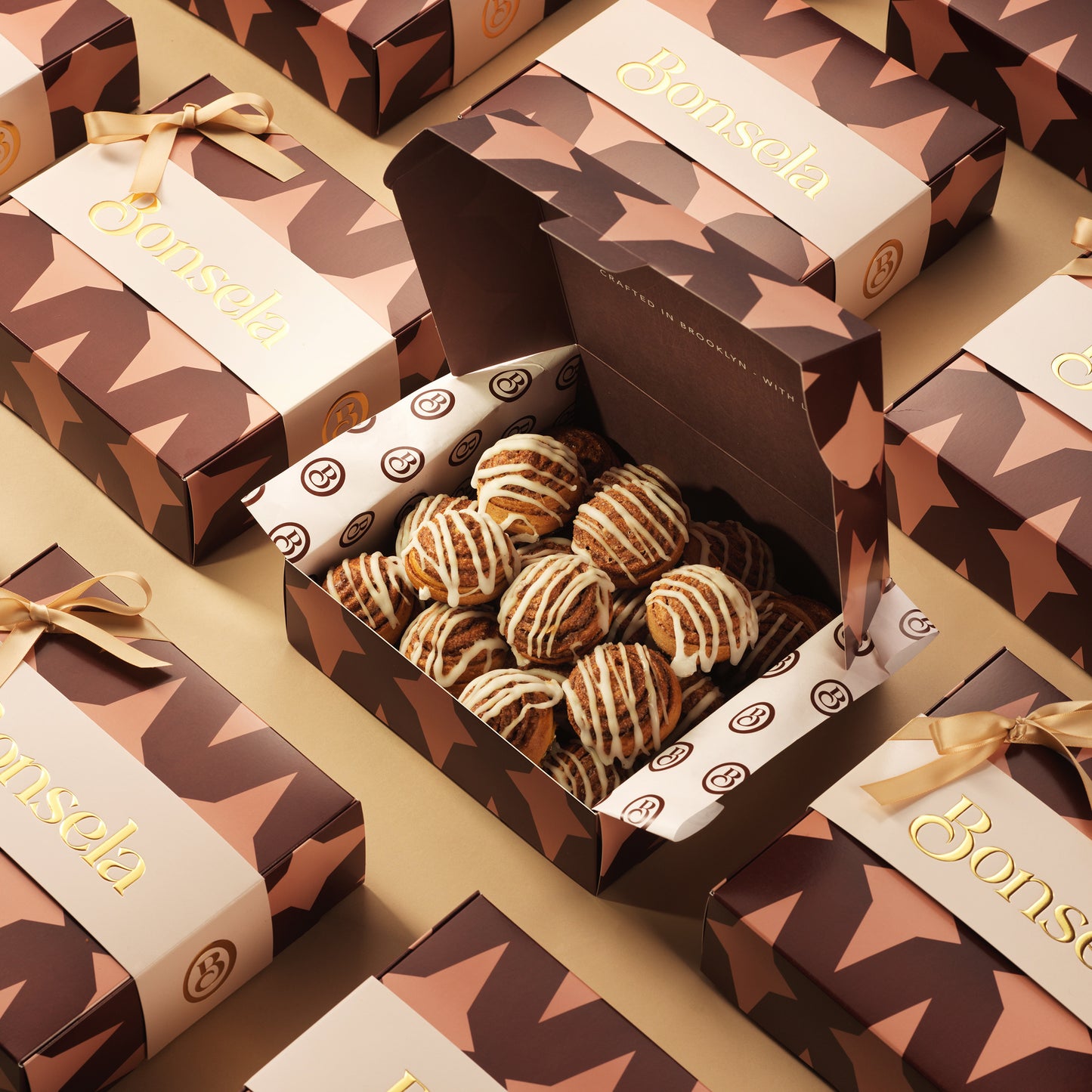 Bonsela Food Gift Baskets, 20pc Cinnamon Rolls Snacks, Pastries